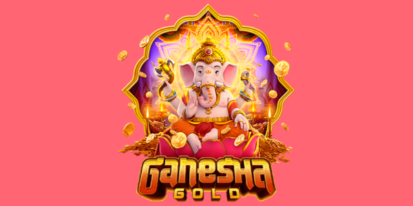 Banner promocional do jogo de slot Ganesha Gold. A ilustração central destaca a divindade hindu Ganesha com quatro braços, adornada com joias douradas e sentada sobre uma flor de lótus cor-de-rosa, enquanto moedas de ouro caem ao seu redor. Atrás da figura, há um arco dourado ornamentado tipo mandala com tons de roxo e velas acesas. O logotipo 3D do jogo está posicionado na base sobre um fundo rosa sólido e elegante. Imagem focada na matéria de análise técnica e review para cassino online.