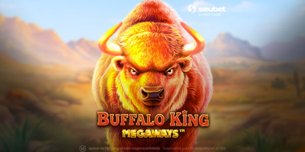 Banner promocional para análise do jogo de cassino online Buffalo King Megaways na plataforma Seubet. A imagem destaca no centro a cabeça de um búfalo imponente com pelagem em tons de marrom e dourado, iluminada por um brilho intenso que remete ao pôr do sol. Logo abaixo, o título "Buffalo King MEGAWAYS" aparece em letras estilizadas com gradiente dourado e vermelho. O fundo apresenta uma vasta paisagem de cânion desértico com montanhas e cactos sob uma luz quente de entardecer. No topo central, encontra-se o logotipo da Seubet. Arte focada em reviews de caça-níqueis (slots) com temática de vida selvagem norte-americana.
