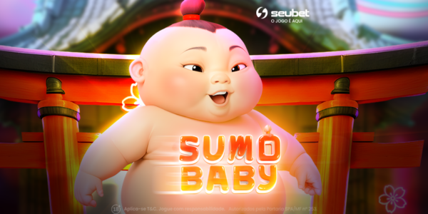 Banner promocional do jogo de cassino online Sumo Baby na plataforma Seubet. No centro da arte, destaca-se a figura 3D muito simpática e gordinha de um bebê lutador de sumô, com o penteado tradicional da cultura japonesa e uma aura iluminada ao seu redor. Sobreposto ao seu corpo, o título do jogo "SUMO BABY" brilha com letras arredondadas em tons vibrantes de laranja e amarelo. O cenário de fundo exibe um grande portal japonês vermelho (Torii) e um templo levemente desfocado em tons de roxo e rosa, com delicadas silhuetas de flores de cerejeira (sakura) flutuando pelo ar. No topo, encontra-se o logotipo da Seubet. Arte focada em jogos de caça-níqueis (slots) com temática asiática e design fofo.