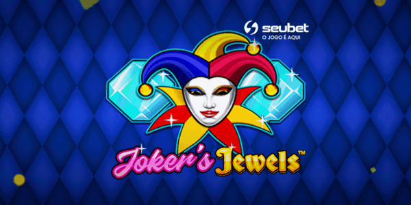 Banner promocional para análise do jogo de cassino online Joker's Jewels na plataforma Seubet. No centro, destaca-se a face de um bobo da corte (joker) sorridente com chapéu colorido, posicionado à frente de dois diamantes azuis brilhantes. Logo abaixo, o título "Joker's Jewels" aparece em letras estilizadas e vibrantes. O cenário de fundo apresenta um padrão clássico de losangos em azul marinho com confetes e fitas festivas flutuando. No topo central, encontra-se o logotipo da Seubet. Arte focada em reviews de caça-níqueis (slots) com temática retrô e joias.