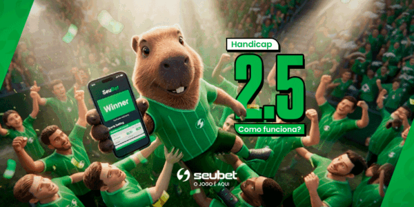 Banner educacional de apostas esportivas no SeuBet. No centro, a mascote capivara vestindo uniforme de futebol verde chuta uma bola em direção ao espectador. Em destaque central, o grande título "HANDICAP ASIÁTICO -2.5" está posicionado acima do botão "Como Funciona?". O cenário de fundo exibe um campo de futebol verde com confetes caindo. No topo central, encontra-se o logotipo do SeuBet. Arte focada em tutoriais do mercado de handicap asiático.