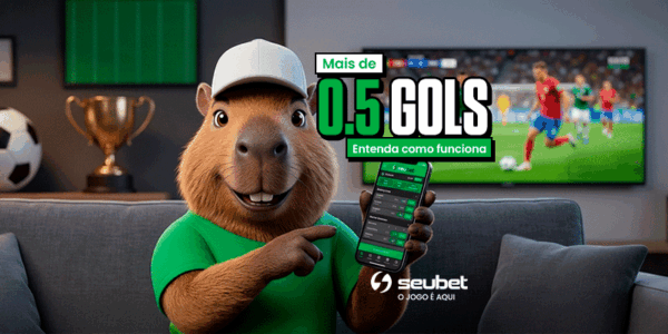 Banner educacional de apostas esportivas do SeuBet sobre o mercado de gols no futebol. No centro da arte, o título em destaque "Mais de 0.5 GOLS" posicionado ao lado do rosto da mascote capivara sorridente. A imagem traz uma mão erguendo um cartão verde, dividindo o design na diagonal: à esquerda, um fundo verde texturizado com a marca d'água da casa de apostas; à direita, a atmosfera escura de um estádio lotado ao fundo. Na base, encontra-se o logotipo oficial do SeuBet.