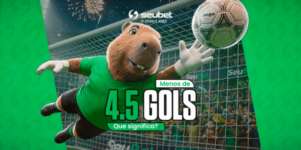 Banner educacional sobre apostas esportivas para o SeuBet. Ao centro, a mascote capivara vestida de goleiro com camisa verde e luvas brancas salta para defender uma bola de futebol em frente à rede. Em destaque, o título "Menos de 4.5 GOLS" está posicionado acima do botão "Que significa?". O cenário central mostra um estádio de futebol à noite iluminado por fogos de artifício, emoldurado por faixas laterais na cor verde com textura geométrica. No topo central, encontra-se o logotipo do SeuBet. Arte focada em tutoriais e mercado de gols.