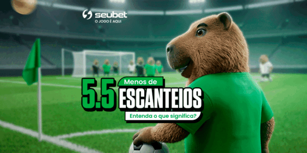 Banner educacional sobre apostas esportivas para o SeuBet. Ao centro, a mascote capivara vestindo camisa verde segura uma bola de futebol sob o braço, posicionada no gramado próximo a uma bandeira de escanteio. Em destaque, o título "Menos de 5.5 ESCANTEIOS" está logo acima do botão "Entenda o que significa?". O cenário de fundo exibe um estádio de futebol iluminado à noite com jogadores ao longe e moedas douradas flutuantes em primeiro plano. No topo central, encontra-se o logotipo do SeuBet. Arte focada em tutoriais do mercado de escanteios.